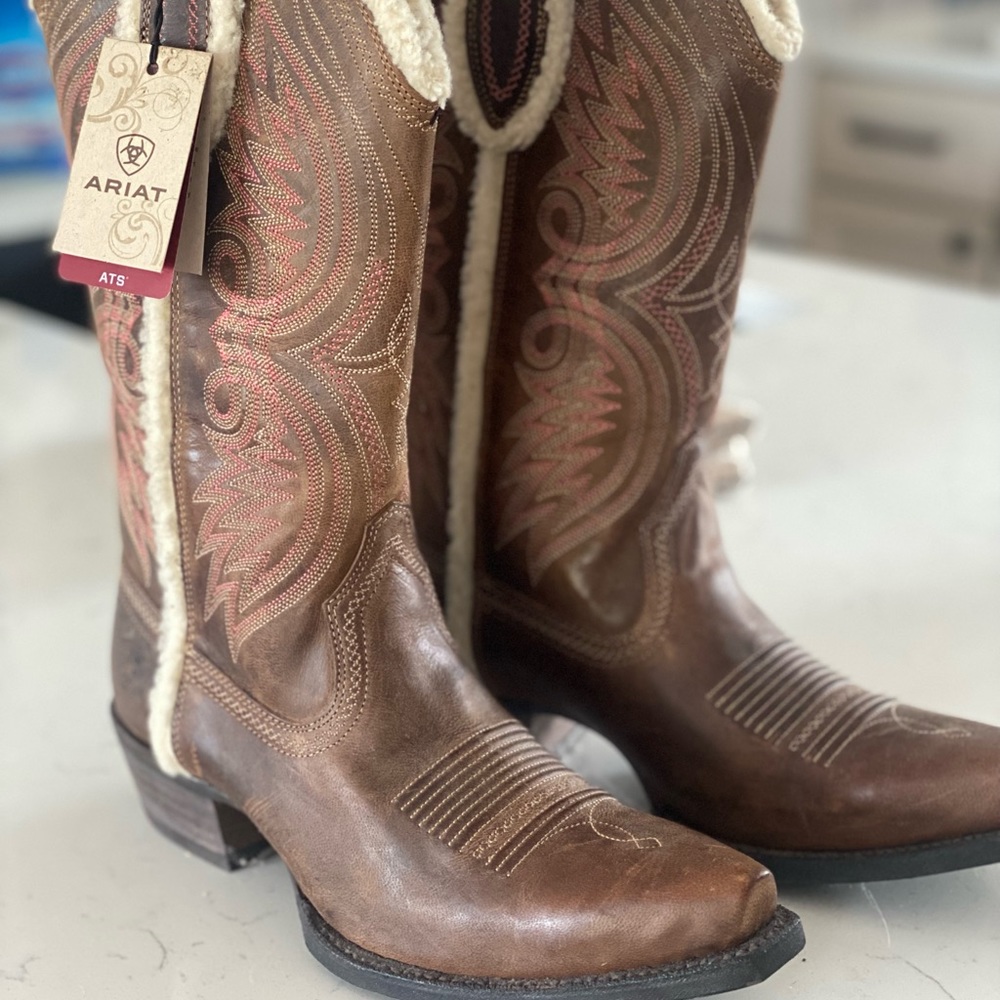 NWT Ariat boots with fur inside. Never worn!